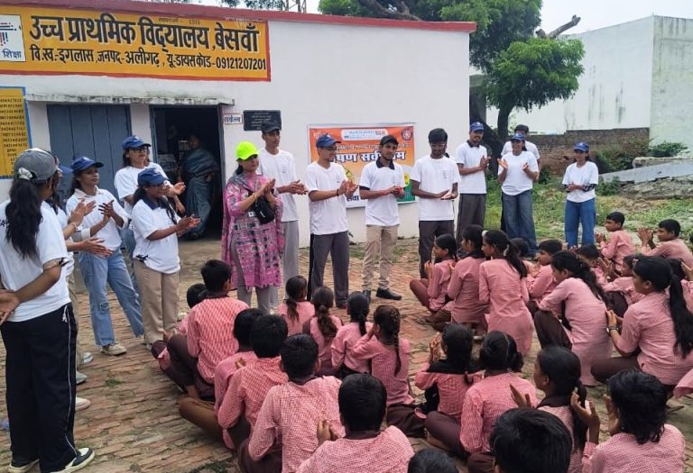 राष्ट्रीय पोषण सप्ताह के तहत बच्चों को किया जागरूक।