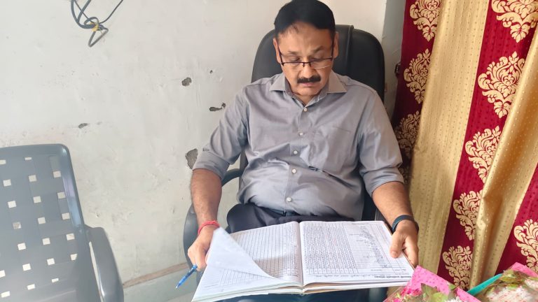 कस्तूरबा विद्यालय में 86 के सापेक्ष 37 बच्चे मिले उपस्थित, एक शिक्षिका भी अनुपस्थित।