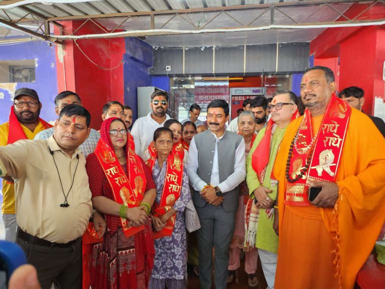 दादा की पांचवीं पुण्यतिथि पर हनुमान भक्ति में डूबे वरिष्ठ पत्रकार ठा. प्रकाश सिंह