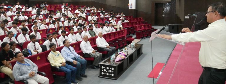 नशे से दूर रहकर राष्ट्र सेवा और समाज निर्माण में योगदान दें युवा।