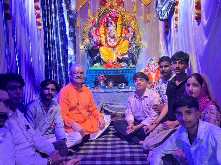गणेश महोत्सव में गूंजे गणपति बप्पा के जयकारे।