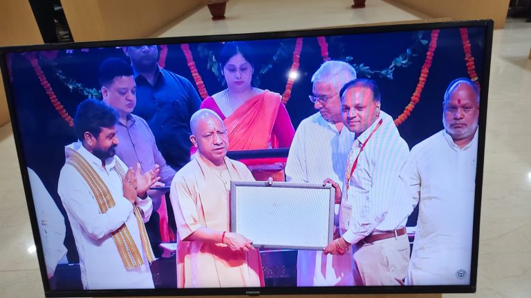 लखनऊ में आयोजित कार्यक्रम में सीएम योगी ने UPPSC एवं UPSSSC द्वारा चयनित 818 अभ्यर्थियों को वितरित किया नियुक्ति पत्र।
