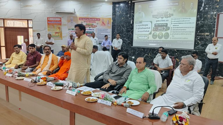 कृषक समृद्धि योजना के शुभारंभ का लाइव प्रसारण अंबेडकर सभागार में हुआ।