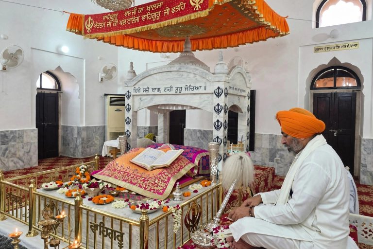 गुरु ग्रंथ साहिब जी के प्रकाश गुरुपर्व पर वृन्दावन में भव्य समागम कल, जुटेंगे संत, प्रचारक और पंथक शख्सियतें।