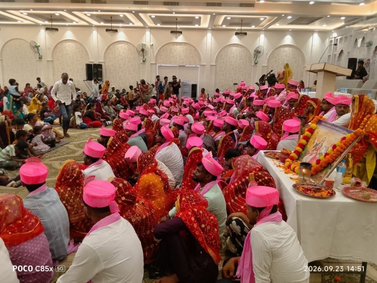 मुख्यमंत्री सामूहिक विवाह योजना में 107 जोड़ों ने थामा एक-दूजे का हाथ।