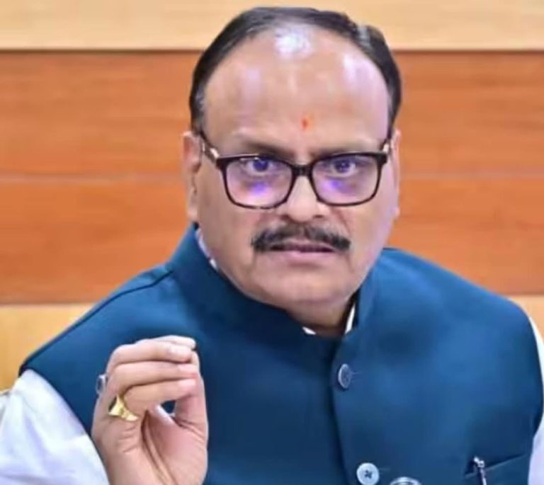 मरीजों की भाषा में बात करें डॉक्टर, पर्चे पर हिंदी में लिखें दवाओं के नाम: ब्रजेश पाठक