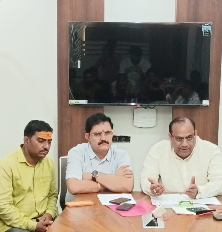 आरोपों की राजनीति पर भाजपा का पलटवार, चुनाव आयोग के पक्ष में रखे तथ्य।