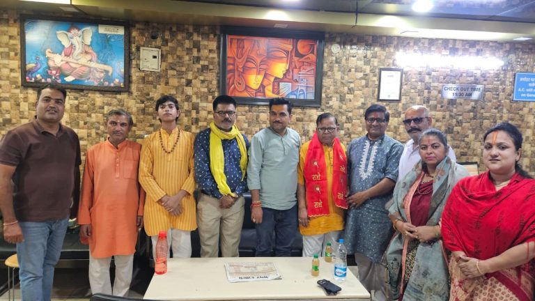 वृंदावन के हरे कृष्ण रेजीडेंसी में विश्व ब्राह्मण परिषद ब्रज प्रांत मथुरा की बैठक संपन्न, कथा वाचक राधा व्यास दीदी का हुआ भव्य स्वागत।