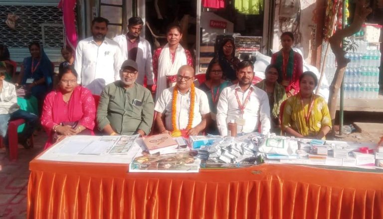 सीएमएस ने चिकित्सा शिविर का फीता काटकर किया शुभारंभ।