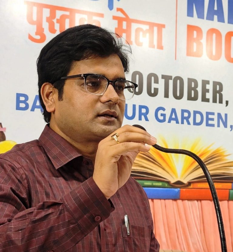 लखनऊ के स्याह पहलुओं को कहानी में पिरो रहे बस्ती के गौरव।