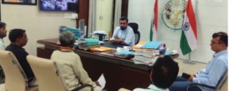 सफाई कर्मचारियों की मांगों को लेकर नगर आयुक्त ने की वार्ता।