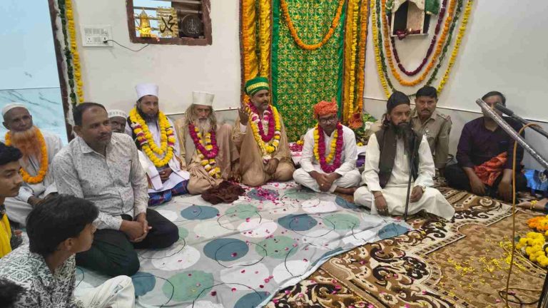 हजरत गौस-ए-आजम के उर्स पर मथुरा में सजी रूहानी महफिल-ए-शमा, कलियर की साबरी और दिल्ली की निजामी पार्टी ने सूफी कलामों से बांधा समां।