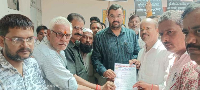 यूपीआई पर शुल्क के प्रस्ताव से छोटे व्यापारियों पर बढ़ेगा बोझ।