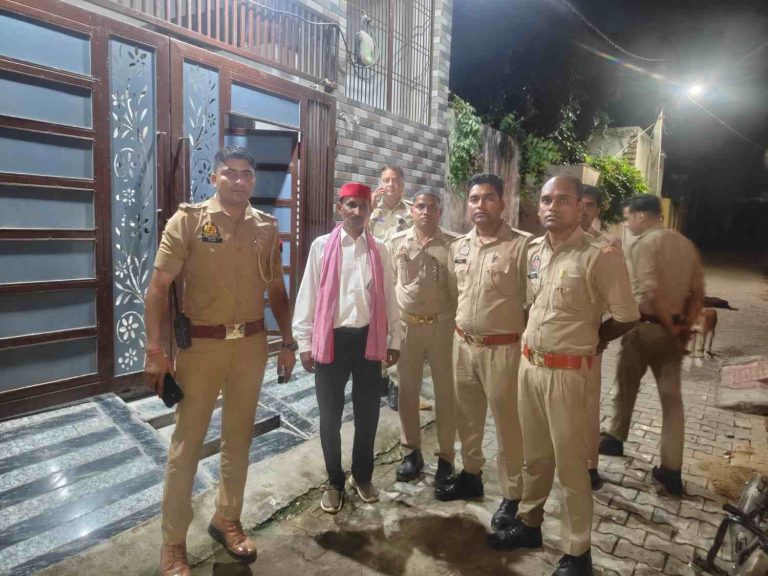 जंतर-मंतर पर प्रदर्शन में जाने से रोका, सपा नेता ने लगाया नजरबंद करने का आरोप।