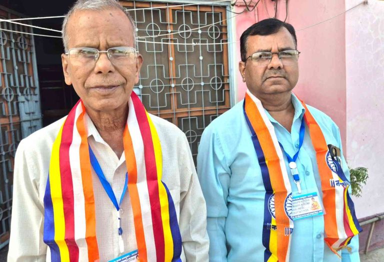 120 यात्रियों को लेकर सारनाथ के लिए रवाना हुई दो दिवसीय बौद्ध धम्म यात्रा।