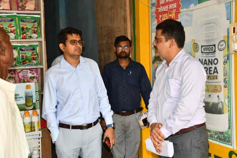 खाद की ओवररेटिंग और टैगिंग पर होगी कठोर कार्रवाई: डीएम