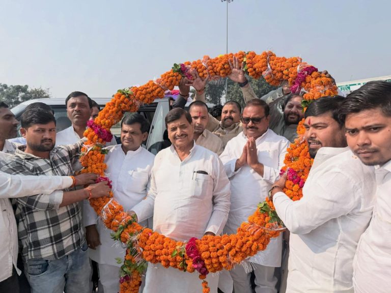 अनंतराम टोल प्लाजा पर शिवपाल यादव का जोरदार स्वागत।