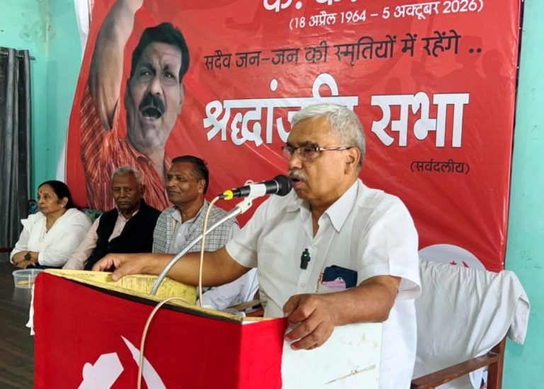 सर्वदलीय श्रद्धांजलि सभा में केके तिवारी के संघर्षों को किया याद।