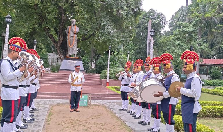 चन्द्रशेखर आजाद पार्क में गूंजी पीएसी बैंड की देशभक्ति धुनें।