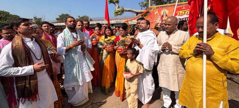 11 हजार महिलाओं की भव्य कलश यात्रा के साथ शतचंडी महायज्ञ शुरू