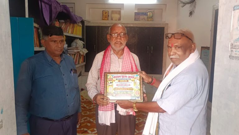दो साहित्यकारों और दो वरिष्ठ पत्रकारों को मिला ‘नारायण की कलम एवं गऊ माता सम्मान’।