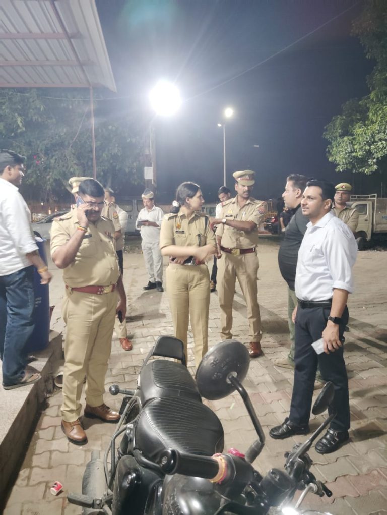 पटाखा दुकानों और गोदामों का निरीक्षण, सुरक्षा नियमों के पालन के निर्देश।