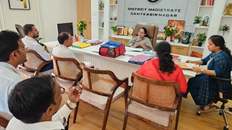 डीएम की अध्यक्षता में जनपद स्तरीय युवा उत्सव आयोजन समिति की बैठक हुई आयोजित।