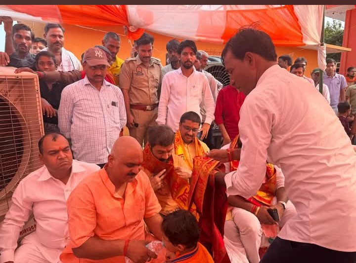 मिश्रिख में निकली हिंदू शौर्य जागरण यात्रा, उमड़ी भीड़।