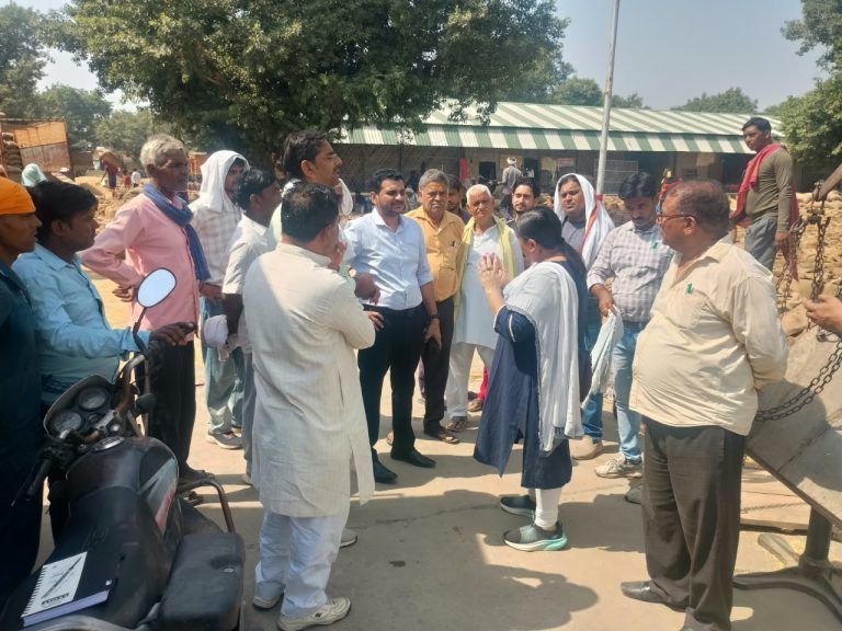 धान की आवक बढ़ने पर नगर मजिस्ट्रेट ने किया मंडी का औचक निरीक्षण।