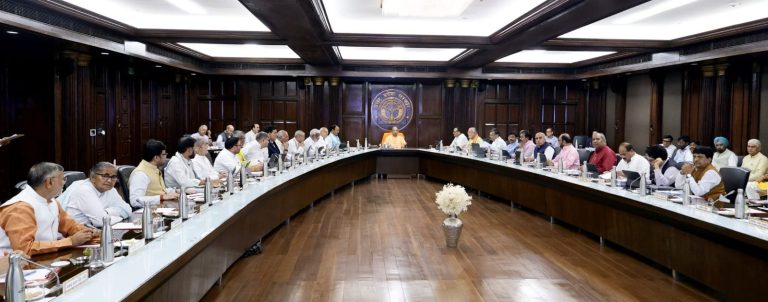 लखनऊ: मुख्यमंत्री योगी आदित्यनाथ की अध्यक्षता में कैबिनेट बैठक संपन्न, विकास और जनकल्याण से जुड़े अहम फैसले।