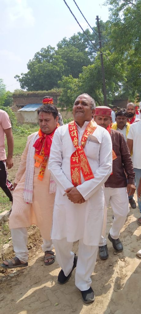 रामनगर सिकरी में निकली सनातन धर्म चेतना यात्रा, एकजुटता का दिया संदेश।