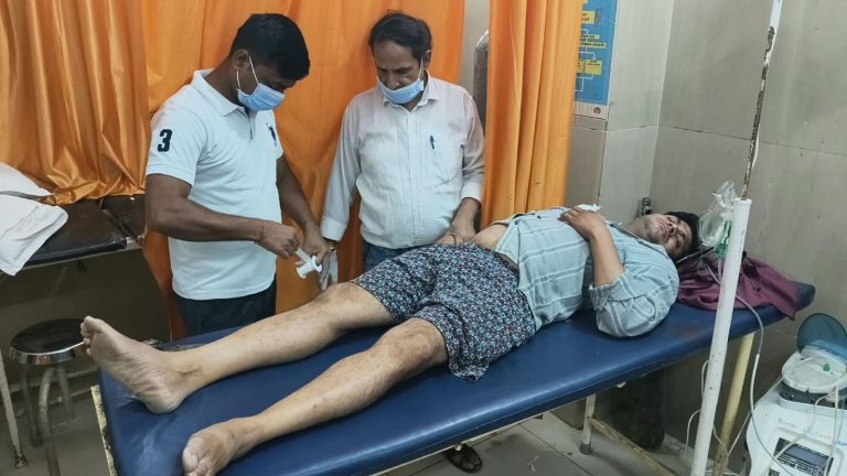 चौमुहां में पत्रकार पर जानलेवा हमला, चाकू से काटकर अलग की उंगली, दो आरोपी गिरफ्तार।