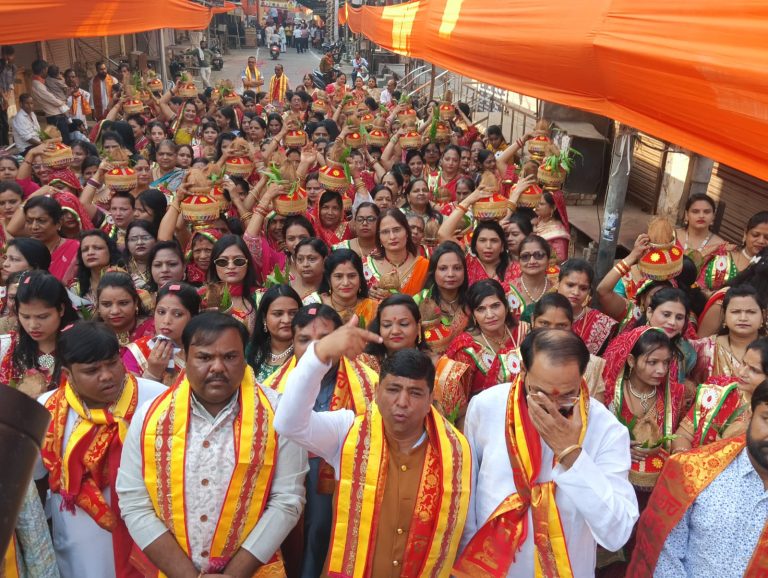 251 कलशों के साथ निकली अग्रसेन जयंती महोत्सव की कलश यात्रा, महिलाओं ने लिया उत्साहपूर्वक भाग।