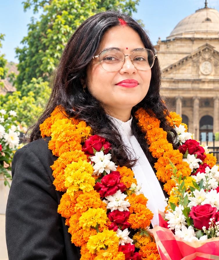गवर्निंग काउंसिल दुर्गा कुमारी की जीत पर अधिवक्ताओं में प्रसन्नता।