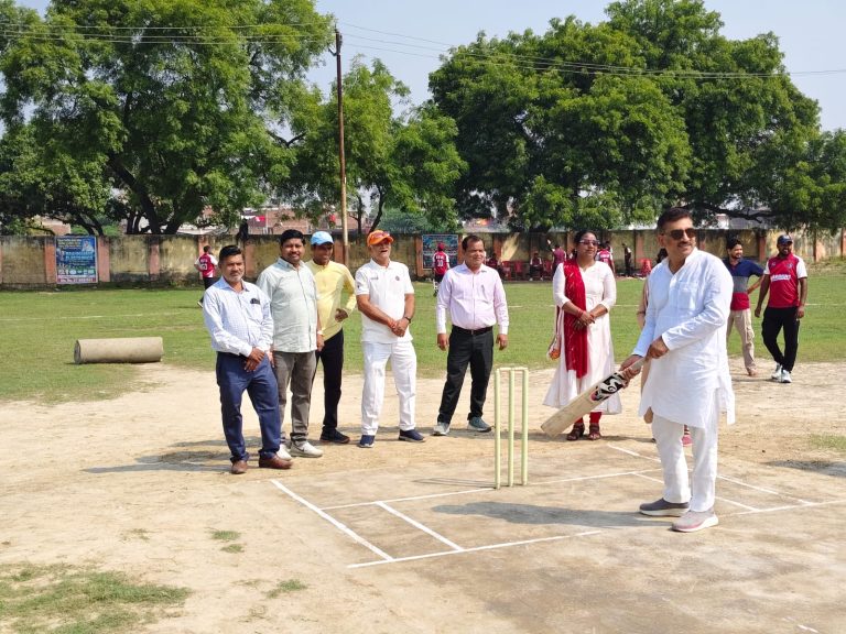 जिला स्तरीय बेसिक टीचर्स लेदर बॉल क्रिकेट टूर्नामेंट में अछल्दा वॉरियर्स और सहार इलेवन का शानदार प्रदर्शन।