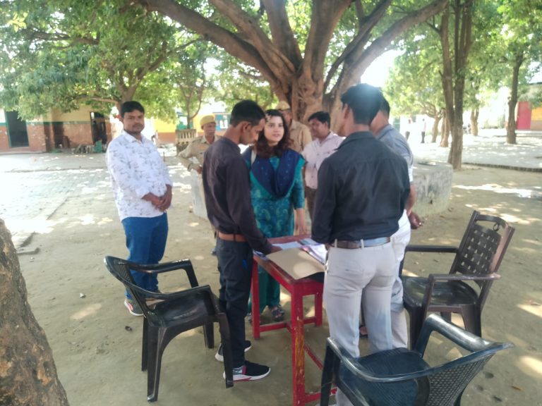विशेष अभियान दिवस के अवसर पर विभिन्न बूथों का निरीक्षण कर प्रगति का लिया गया जायजा।