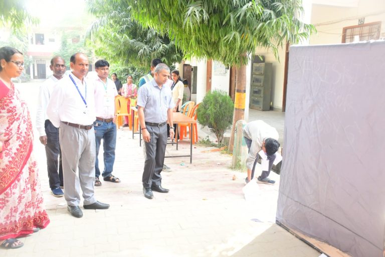 डीएम ने PET-2026 के लिए बनाये गये परीक्षा केन्द्रों का किया निरीक्षण, दिए आवश्यक निर्देश।