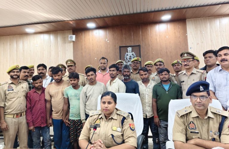 अंतरराज्यीय खरवार गैंग का खुलासा, आठ गिरफ्तार।