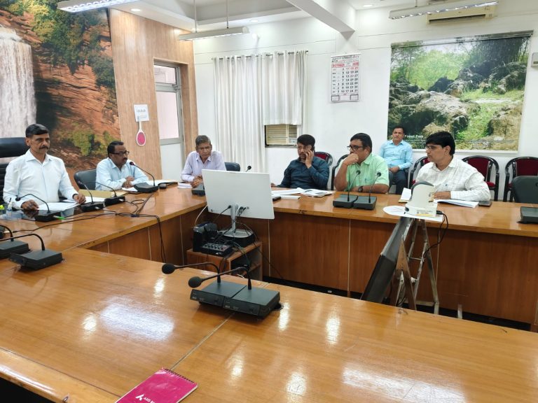 जलापूर्ति की बाधाएं दूर कर शत-प्रतिशत आपूर्ति सुनिश्चित करें, लापरवाही पर होगी कड़ी कार्रवाई : मंडलायुक्त