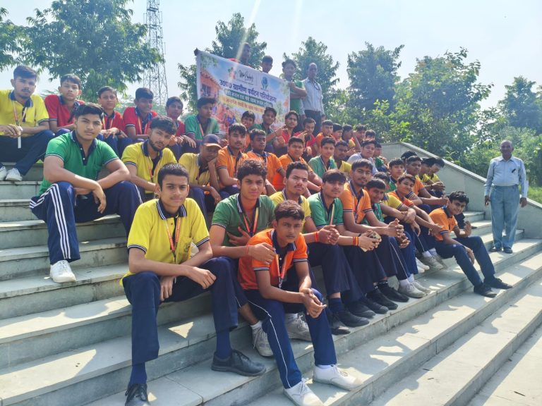 क्यूरेटेड टूर: मुखरई और जैत में विद्यार्थियों ने जानी ग्रामीण संस्कृति एवं पारंपरिक कलाएँ।