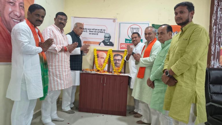 भाजपा की जिला बैठक संपन्न, 4 नवंबर को गोरखपुर में होने वाली पदयात्रा में सिद्धार्थनगर से शामिल होंगे छह हजार कार्यकर्ता।