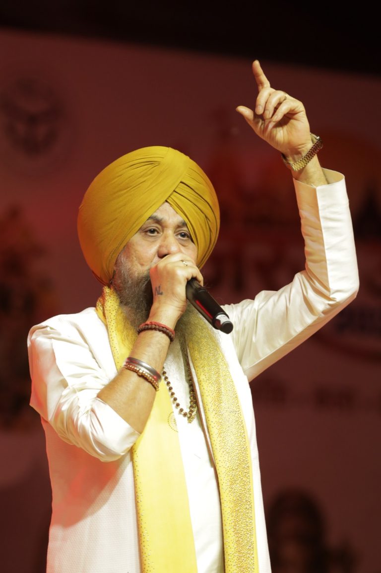 करवा चौथ पर लखबीर सिंह लक्खा की आवाज का छाया जादू, जमकर झूमे लोग।