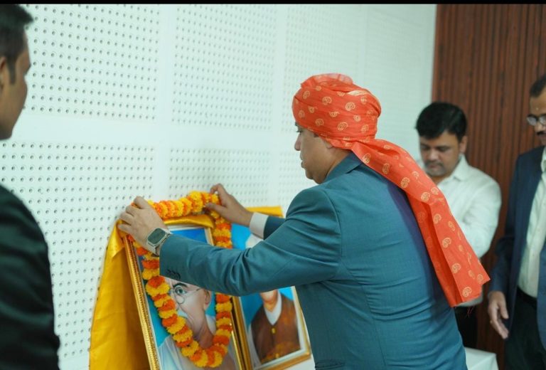 गांधी-शास्त्री के आदर्शों को जीवन में उतारना ही सच्ची श्रद्धांजलि।