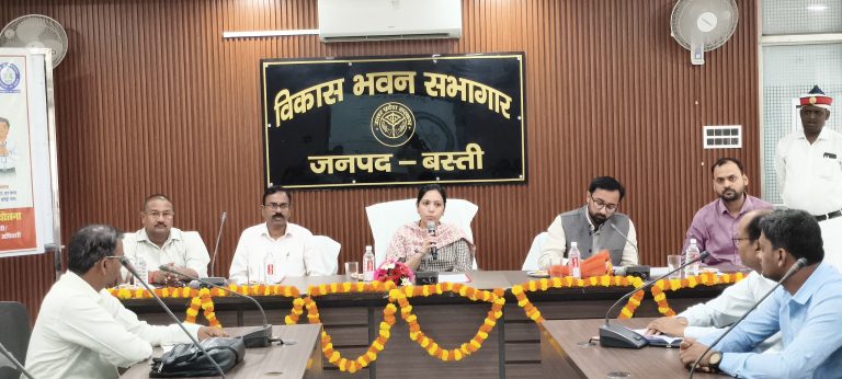 जनगणना-2027: बस्ती में अधिकारियों-कर्मचारियों का प्रशिक्षण शुरू।